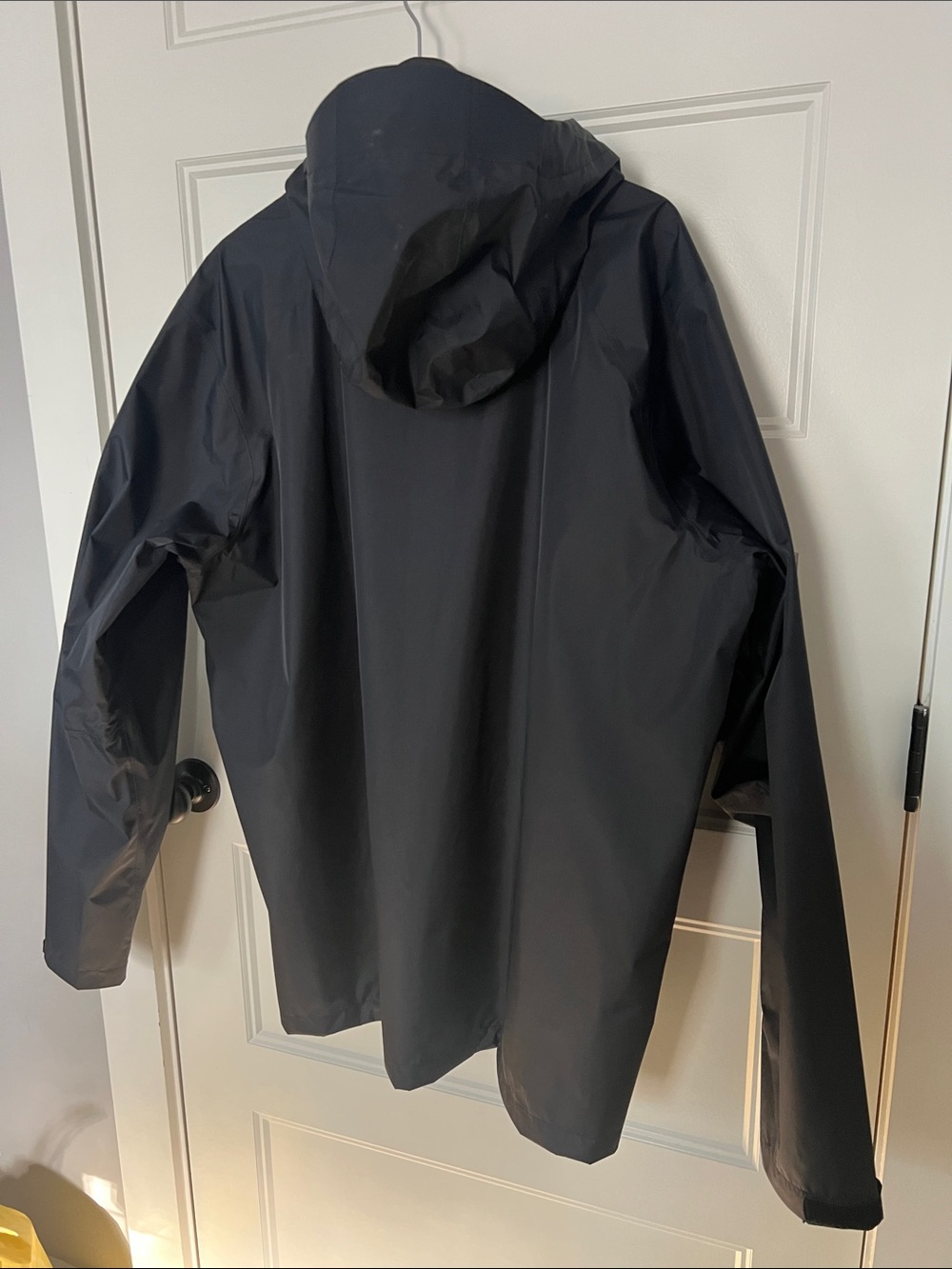 Patagonia Men’s Black Hooded Waterproof Rain Jacket - Picture 3 of 7